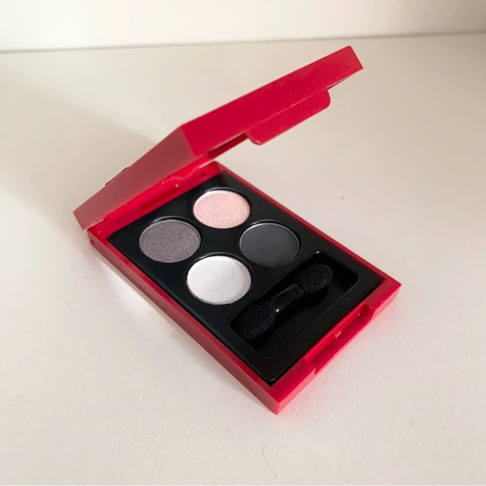 NWOT Elizabeth Arden red door eyeshadow palette special edition